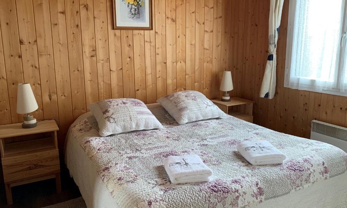Bellegarde-sur-Valserine Bed & Breakfast | Peaceful Haven: Family-Friendly Guesthouse with Great Reviews