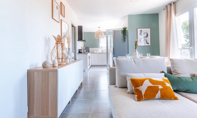 Morieres-les-Avignon Apartment | Relax at Havre de nature Provence with Oceanfront Views