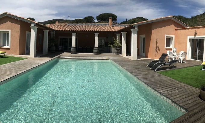 Preconil House | Relaxing Retreat at Havre de Paix with Pool & Spa