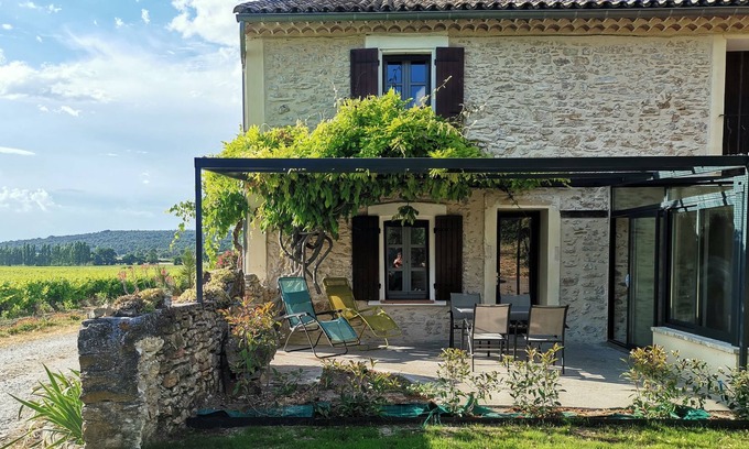 Mornas House | Tranquil Haven in the Heart of the Vineyards
