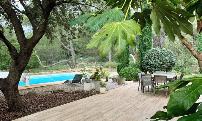 Lambesc House | Serene Haven in Nature with Family-Friendly Amenities