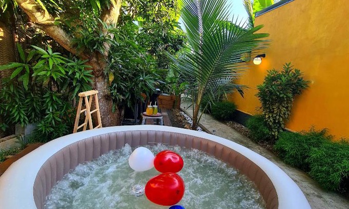 Sada Apartment | Idyllic Havre de paix Tahiti Plage with Hot Tub & Kitchen