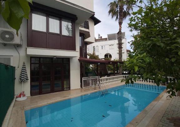 Lara Villa | Relaxing Villa with Pool and Pet-Friendly Amenities