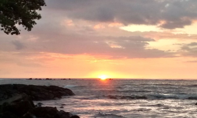 Ocean View Apartment | Budget-Friendly Yurt Getaway in Hawaii with Breakfast