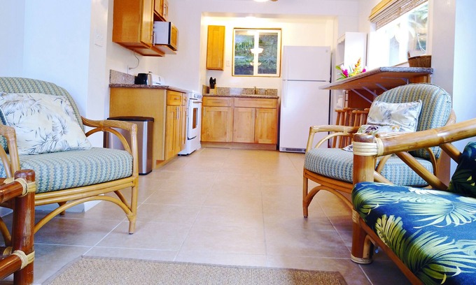 Punaluu Apartment | Hawaiian Cottage-Seconds away from beach access- A/C Near North Shore Oahu