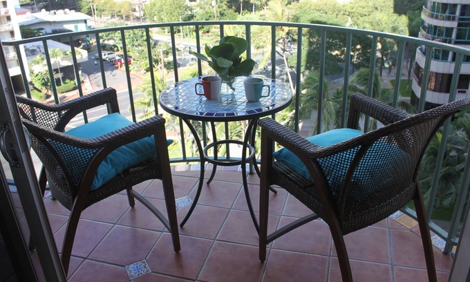 McCully - Moiliili Condo | Hawaiian, Family Friendly Accommodation - Free Parking