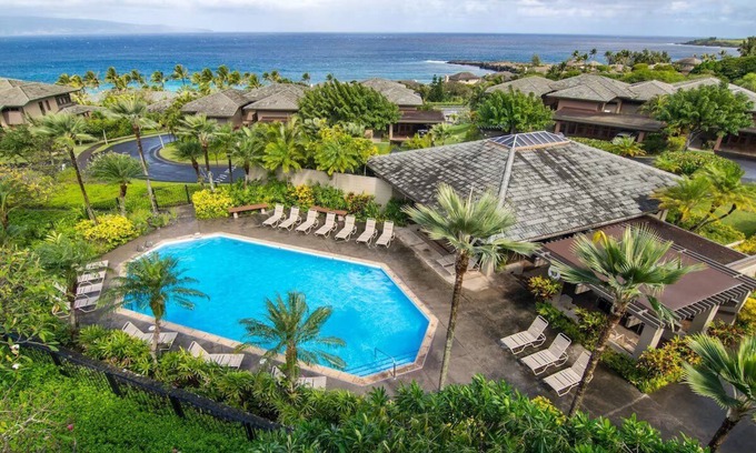 Kapalua Hotel | Relaxing Getaway: Deluxe Villas Near Golf Courses in Hawaii