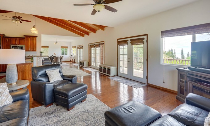 Papa House | Ocean View Hawaiian Retreat with Spa and Family Amenities