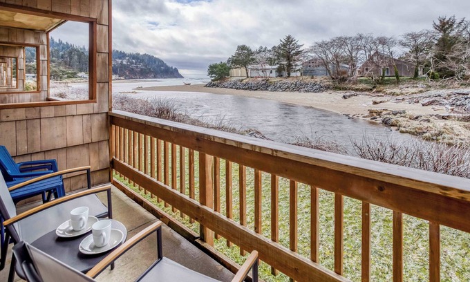 Neskowin Condo | Beach-View Condo Steps from Neskowin Beach & Café
