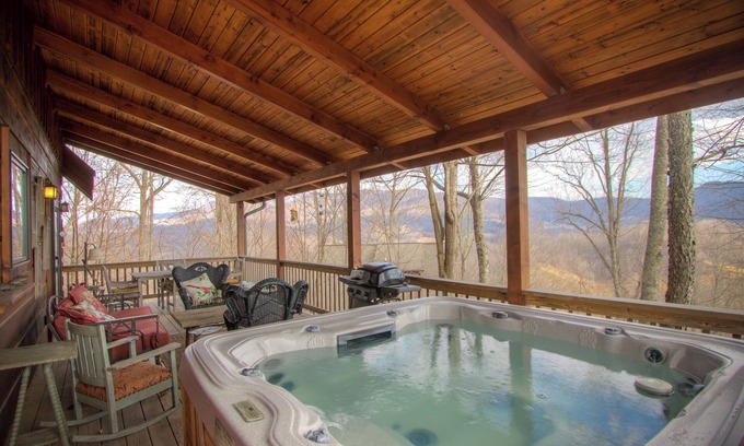 Vilas Cabin | Hawk Feather Retreat: Hot Tub, Scenic Views & Top Amenities