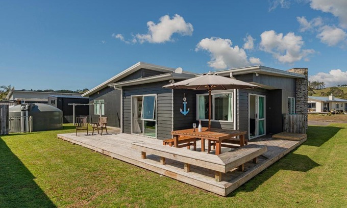 Cooks Beach House | Discover Hawk Hill Getaway - Family-Friendly Cooks Beach Retreat
