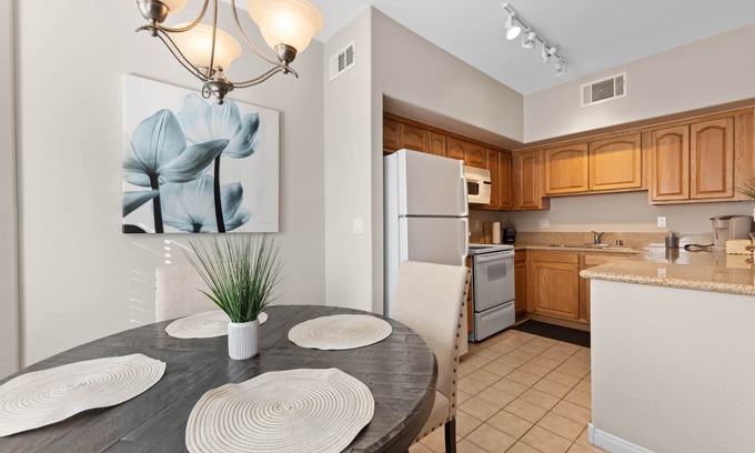 Mesquite Condo | Pet-Friendly Hawk Ridge Condo with Spa & Hot Tub