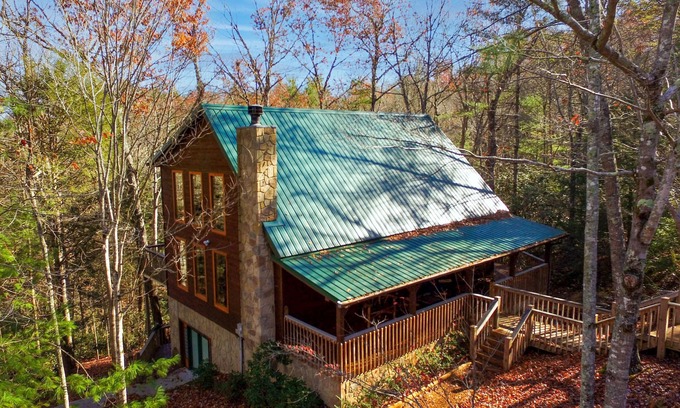 Townsend Cabin | Hawk's Nest: 4BR Cabin with Pool Near National Park
