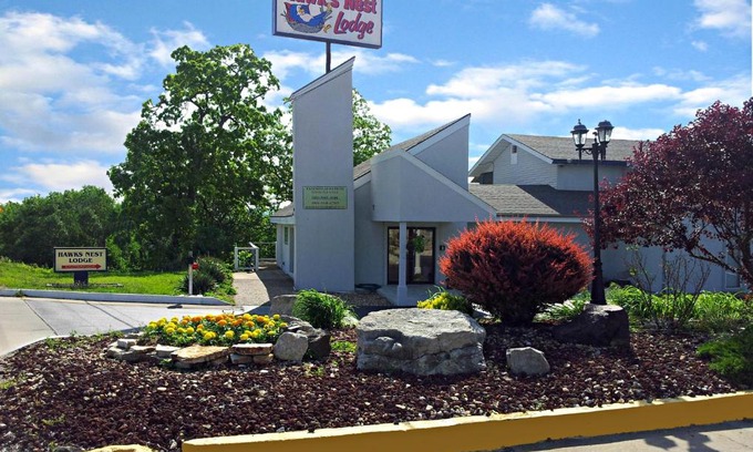Osage Beach Hotel | Oceanfront Hawk's Nest Lodge: Pet-Friendly Getaway Awaits