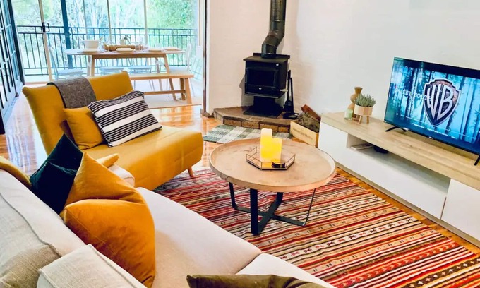 Lower Macdonald House | Discover LOMA Riverhouse: Private Riverside Retreat
