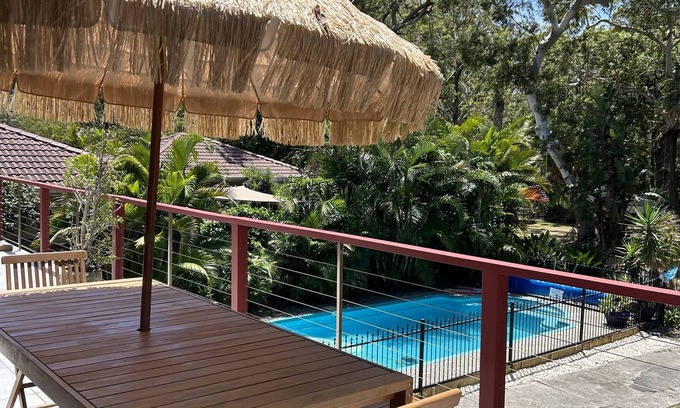 Hawks Nest House | Hawks Nest Forest House: Pet-Friendly Retreat with Pool