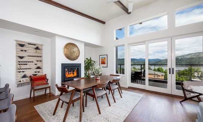 Hood River House | Hawks Perch: Modern Downtown Stay with Panoramic Views