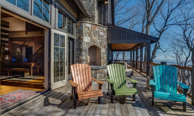 Lynn House | Hawks View: Guest Rated 9.8, Close to TIEC with Spa & Breakfast