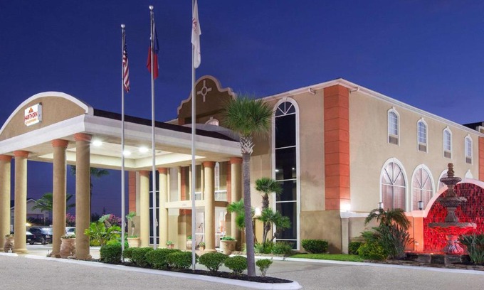 Central City Hotel | Comfortable Hawthorn Extended Stay with Pool & Hot Tub