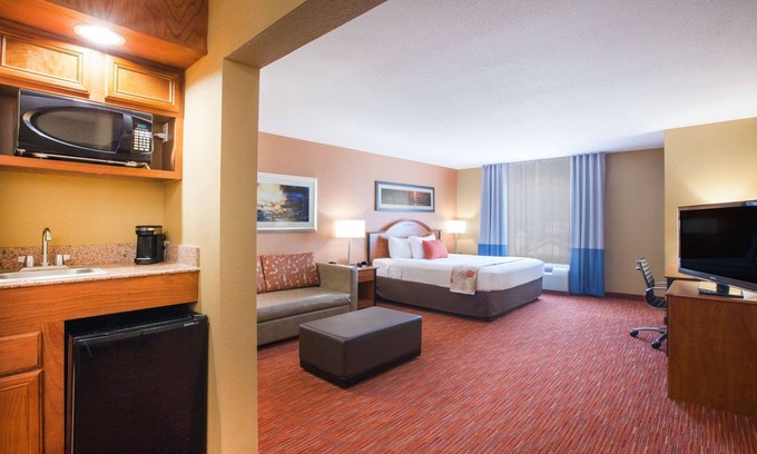 Central City Hotel | Comfortable Hawthorn Extended Stay in Corpus Christi