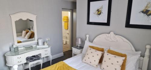 Blackpool Town Center House | Discover Hawthorn House: Oceanfront Family Retreat