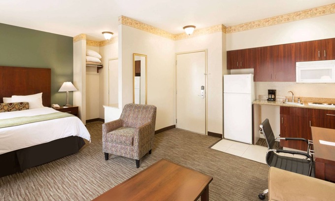 Rancho Cordova Hotel | Comfortable Stay at Hawthorn Suites in Rancho Cordova