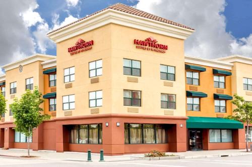 West Alameda Hotel | Comfortable Hawthorn Suites: Family-Friendly with Hot Tub