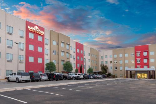 Lubbock Hotel | Discover Hawthorn Suites by Wyndham Lubbock for Families