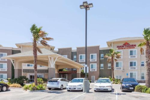 Victorville Hotel | Comfortable Hawthorn Suites with Pool and Pet-Friendly Options
