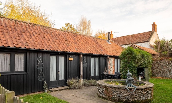Roughton House | Cozy Hawthorne Cottage with Ocean View & Private Pool