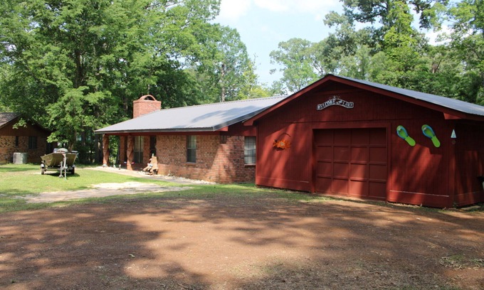 Hemphill House | Unforgettable Lakehouse with Game Room and Floating Dock