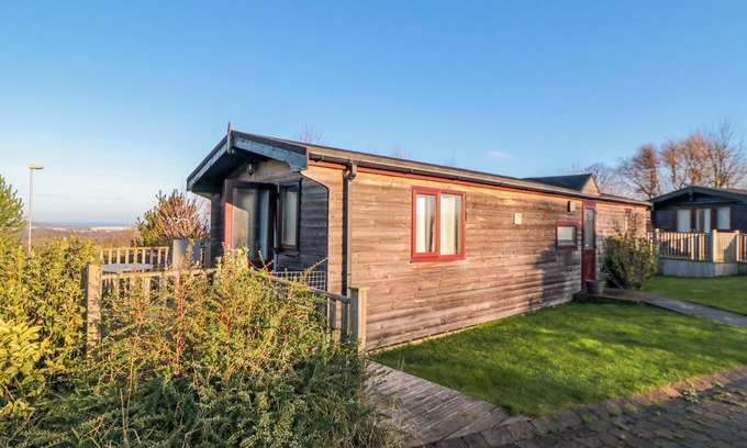 Loftus Cottage | Pet-Friendly Hawthorne Lodge with Garden in Danby