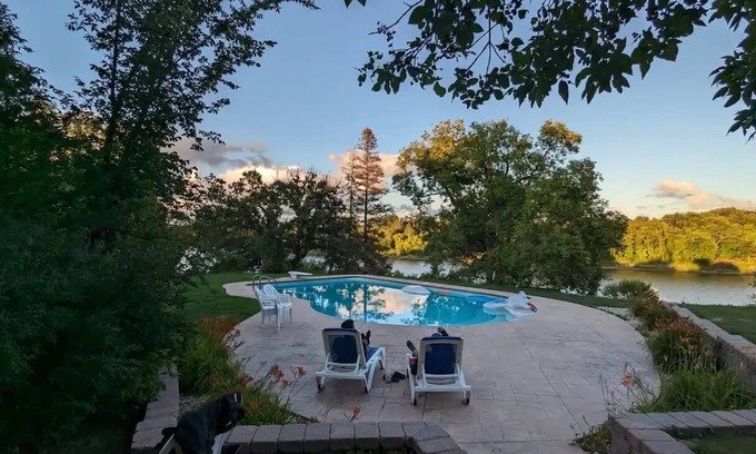 St. Andrews House | Welcoming Hawthorne Lodge: Pet-Friendly with Breakfast Included