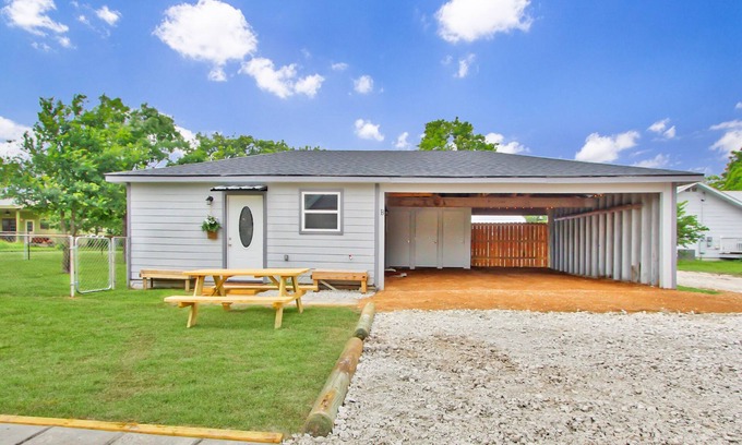 Blanco Cabin | Pet-Friendly Hayday Getaway with Spa and Breakfast Amenities
