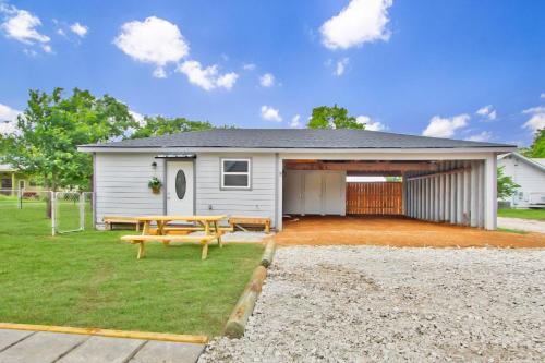 Blanco House | Pet-Friendly Hayday Getaway for a Memorable Stay