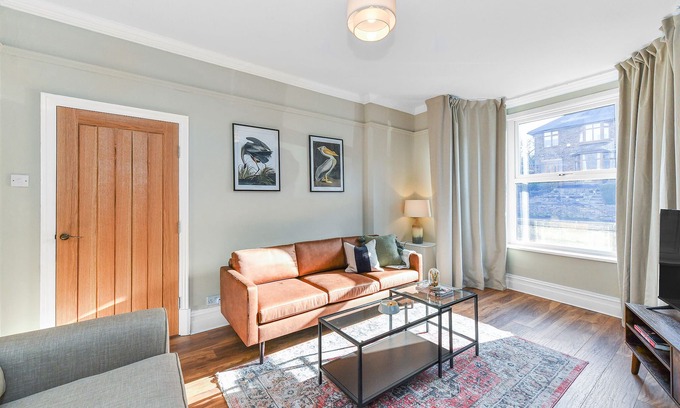 Nottingham Apartment | Inviting Haydn Road: Elegant 4-Bedroom Retreat with Patio