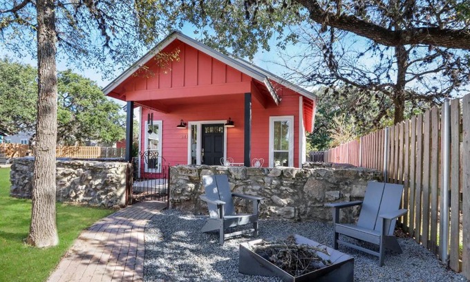 Dripping Springs House | Exceptional Family Retreat at Haydon Cottage - Rated 10/10