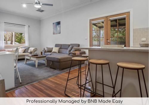 North Wagga Wagga House | Inviting Hayes Corner Cottage: Pet Friendly & Near CBD