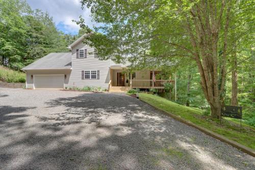 Hayesville House | Scenic Hayesville River Run Home on Hiwassee River