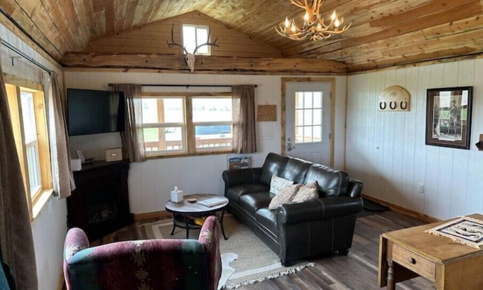 Fort Laramie Cabin | Relaxing Hayfield Cabin 2: Perfect Family Getaway!