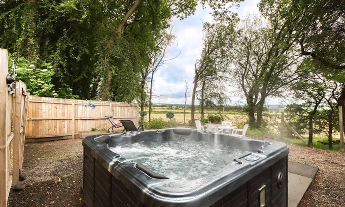 Bonnybridge House | Discover Hayloft at Bonnyside House: Pet Friendly Retreat