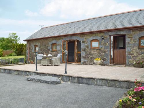 Ludchurch House | Inviting Hayloft Cottage: Family & Pet Friendly Retreat