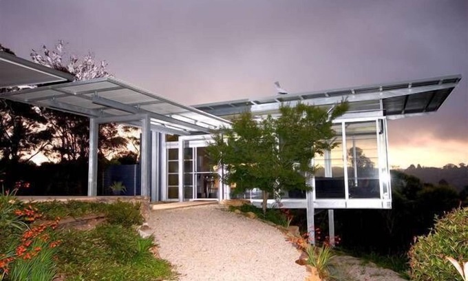 Leura House | Explore HayView at Leura: Stylish Adult Retreat with Views