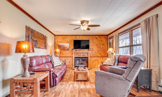 Hayward House | Tranquil Hayward Home with Private Deck & Pet-Friendly Fun