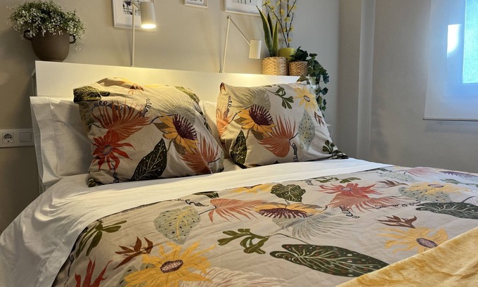 San Francisco-Ribera Apartment | Relax at HAZA Apartment in Córdoba with Spa and Kitchen