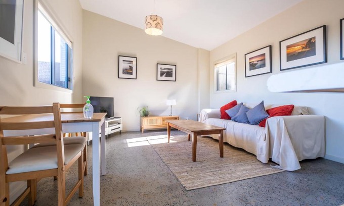 Coles Bay Apartment | Escape to Hazards: Oceanfront Retreat with Hot Tub