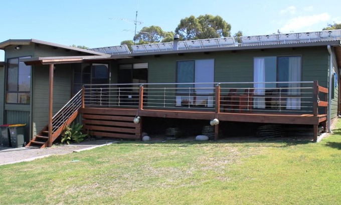 Coles Bay House | Family-Friendly Hazards House: 4-Star Comfort Awaits