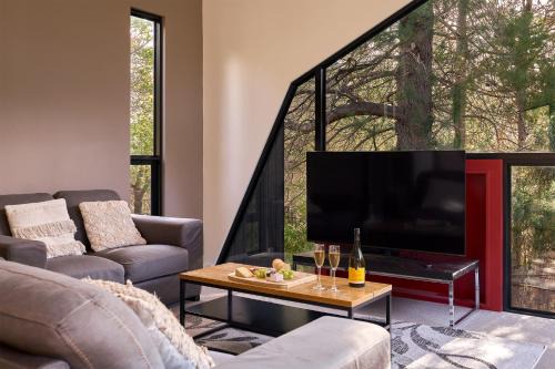 Freycinet House | Family-Friendly Hazards Rim: 4-Star Stay with Great Amenities