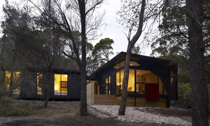Freycinet House | Relax at Hazards Rim: Ocean Views & Private Beach Access