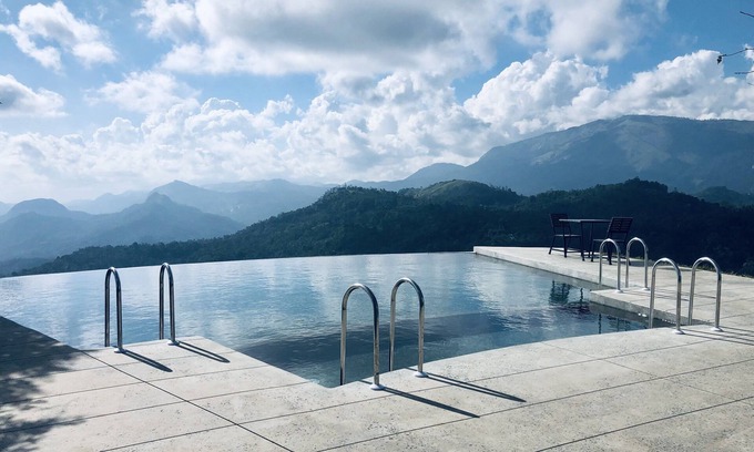 Devikolam Hotel | Serene Haze and Kites Resort Munnar: Pool & Family Friendly